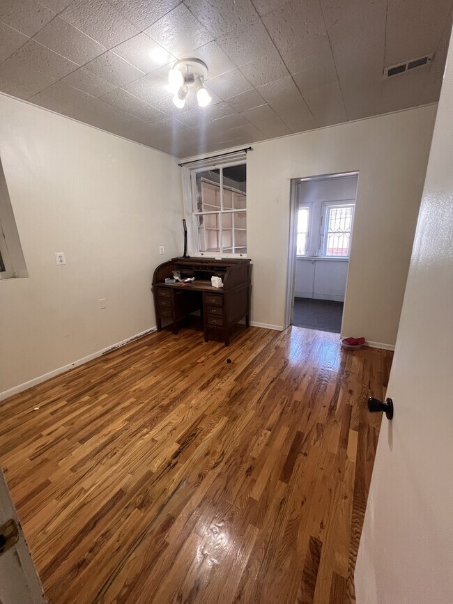 Photo - 839 W Newport Ave