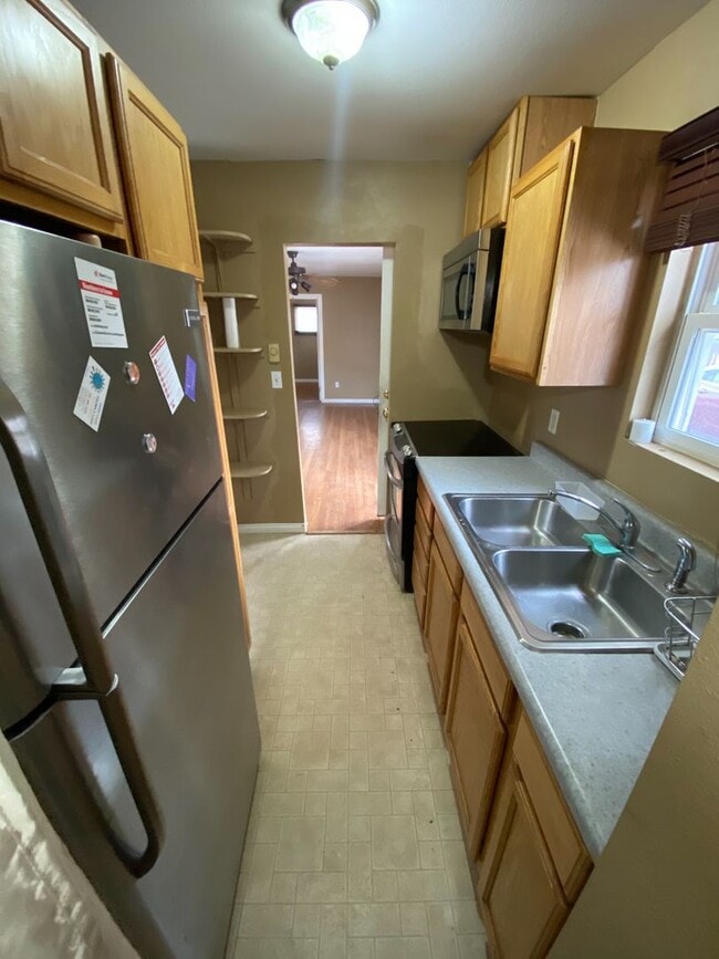 Photo - 706 Railroad Ave Unit 2