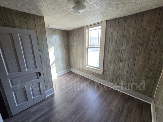 Photo - 906 Putnam Ave