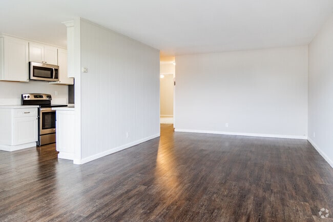 2BR,2BA-800SF Livingroom