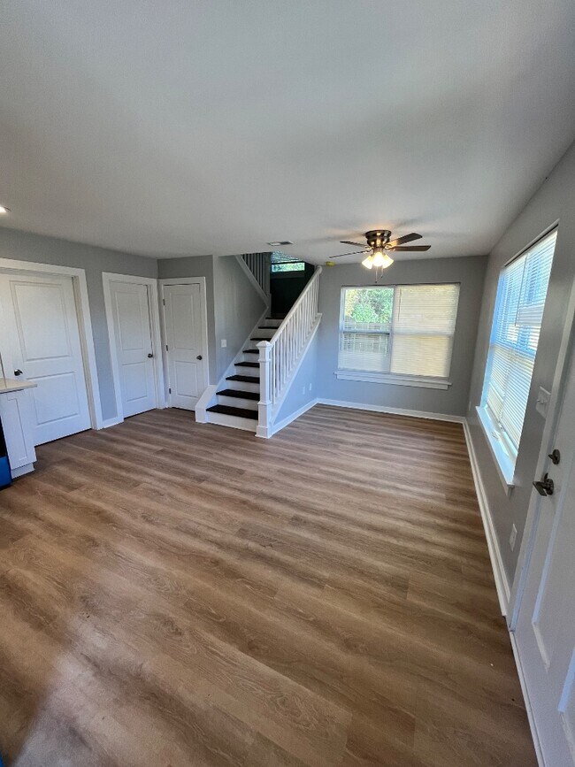 Photo - 1817 Newcastle St