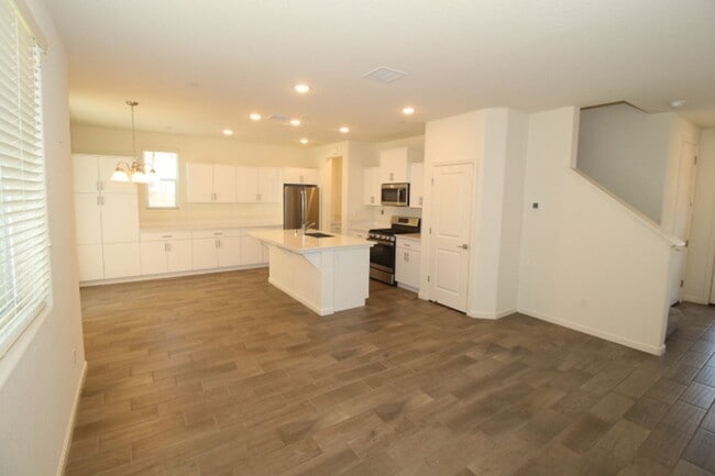 Photo - 651 Farmhouse Ave