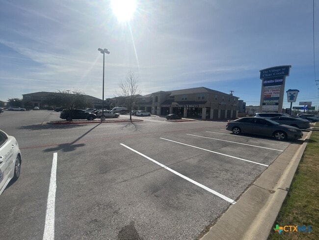 Building Photo - 2710 S Clear Creek Rd Unit 204