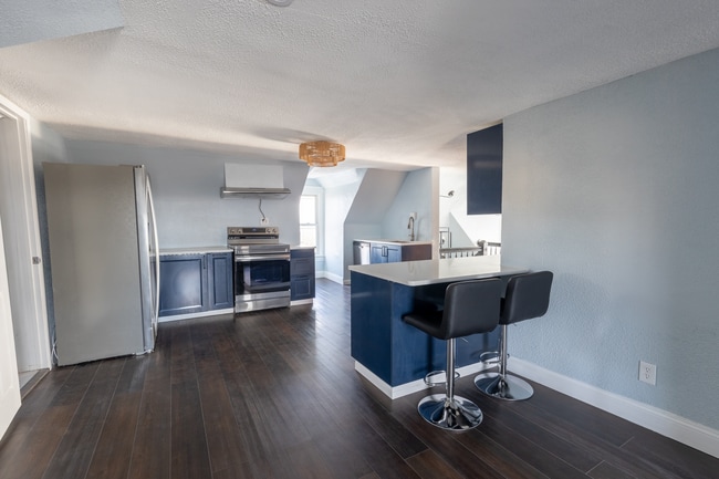 Photo - 310 Marsonia St