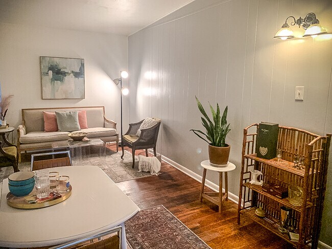 Photo - 904 Chevy Chase Dr