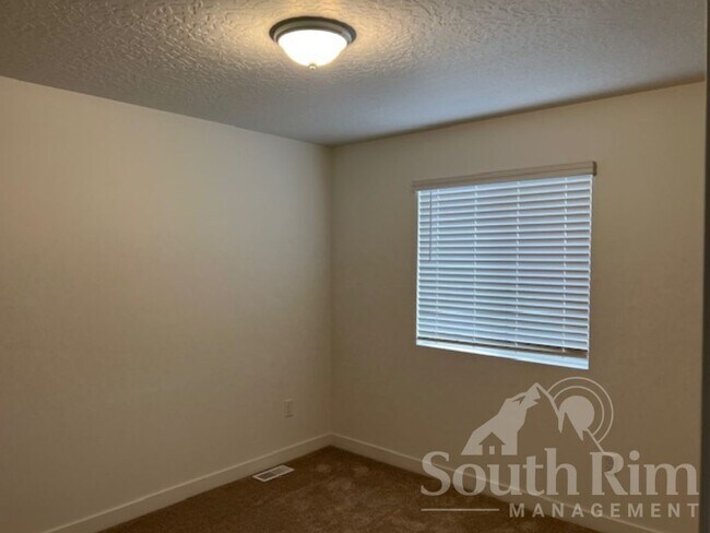 Photo - 642 Frost St