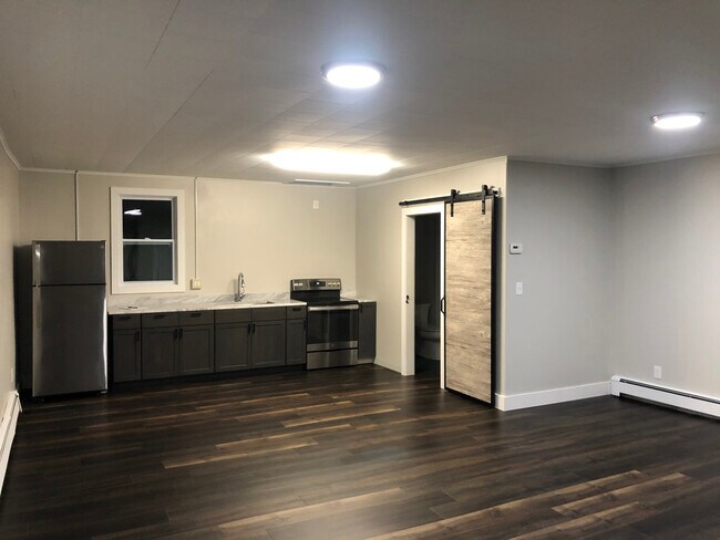 Photo - 104 S Main St