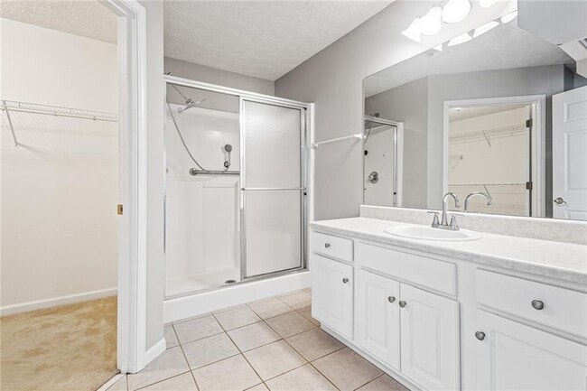 Photo - 815 Village Pl