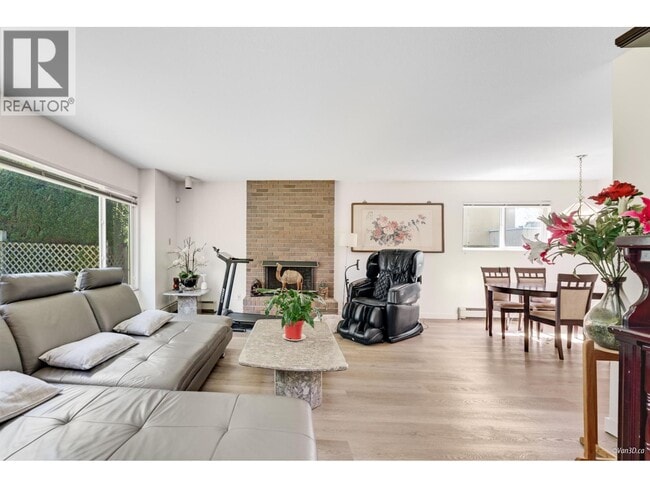 Photo - 8607 Selkirk St