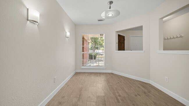 Photo - Lovely three-bedroom residence located on a cul-de-sac in Pearland ISD.