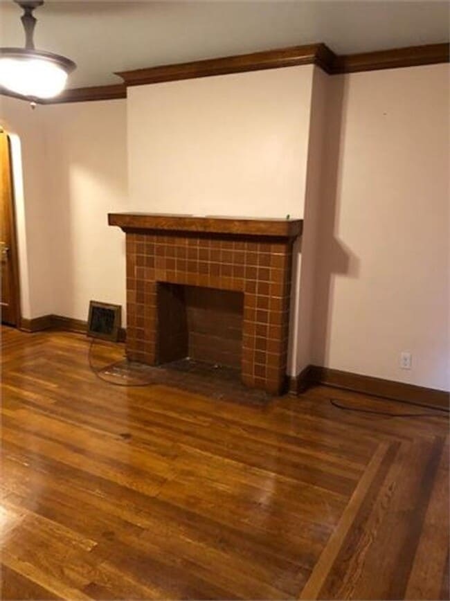 Photo - Charming Two Bedroom Close to Kanawha Boul...