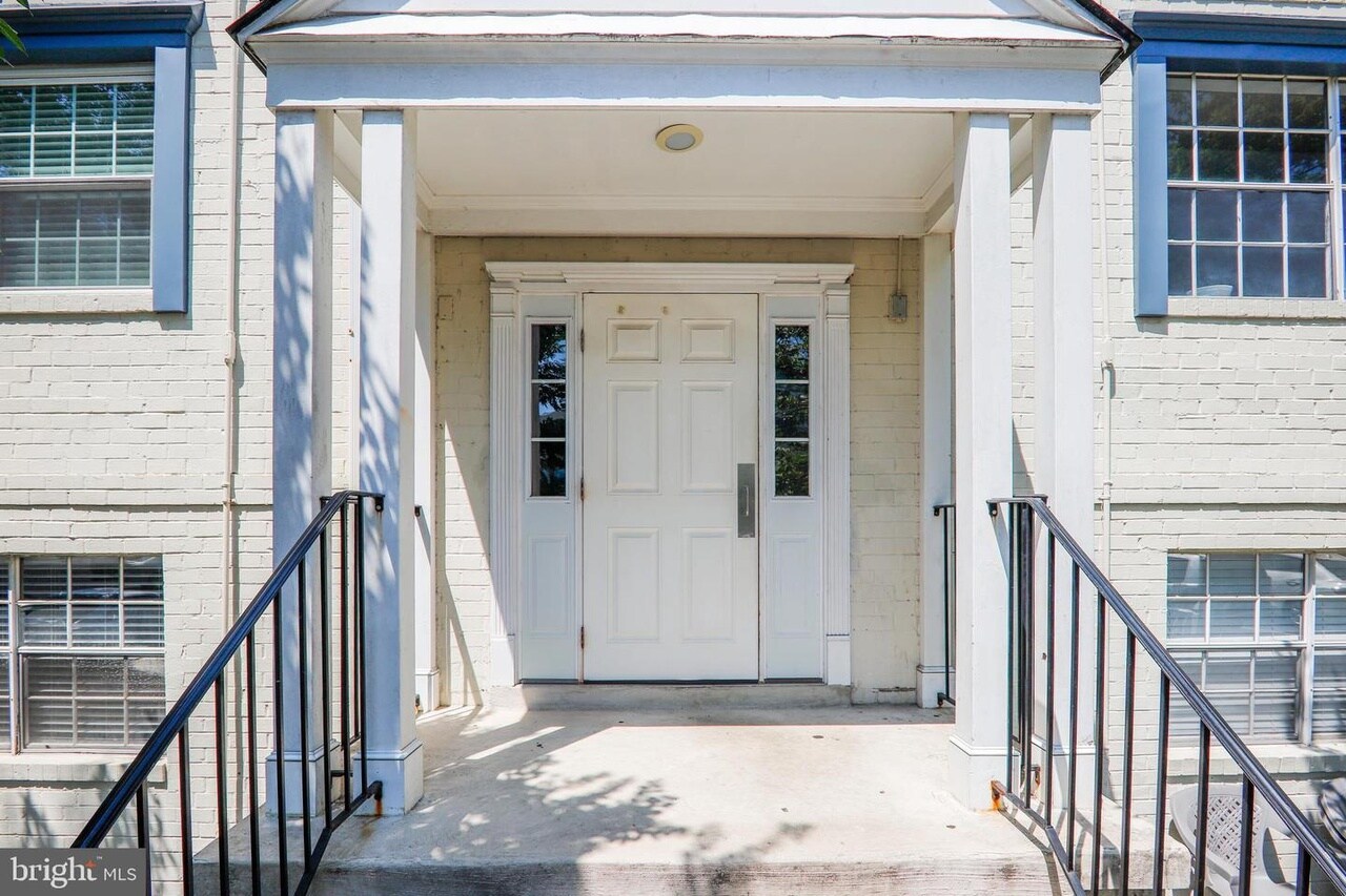 Main entrance - 4411 Romlon St Condo Unit 104