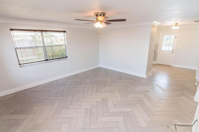 Building Photo - WONDEFUL BEACHSIDE POOL HOME - POOL CARE & LAWN CARE INCLUDED