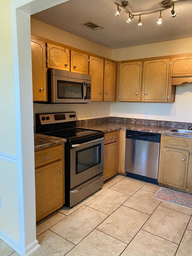 Photo - 15 Patricia Ln