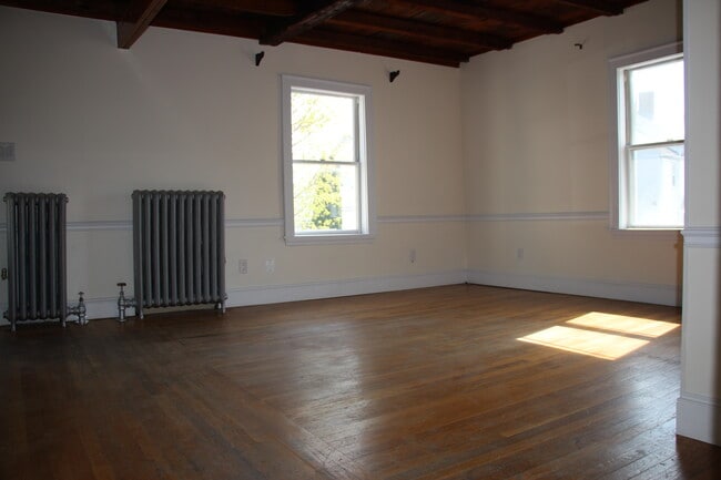 Living Room (picture from doorway to dining room) - 7 Allen Ct Unit 7 Allen Court