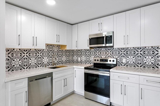 Photo - 700 Waterside Dr