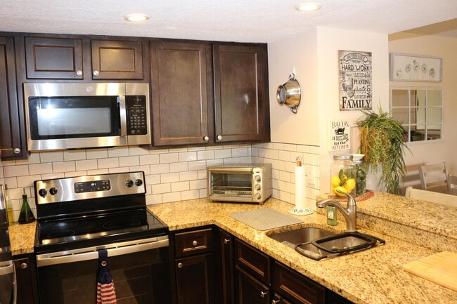 Building Photo - 1548 SE Royal Green Cir Unit M-207 Rental