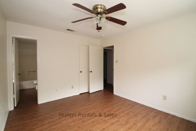 Photo - Dreamy Three-Bedroom - 1st month free with...