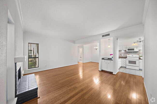 Building Photo - 714 Bering Dr Unit #714E Rental