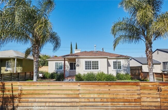 Photo - 17827 Burbank Blvd