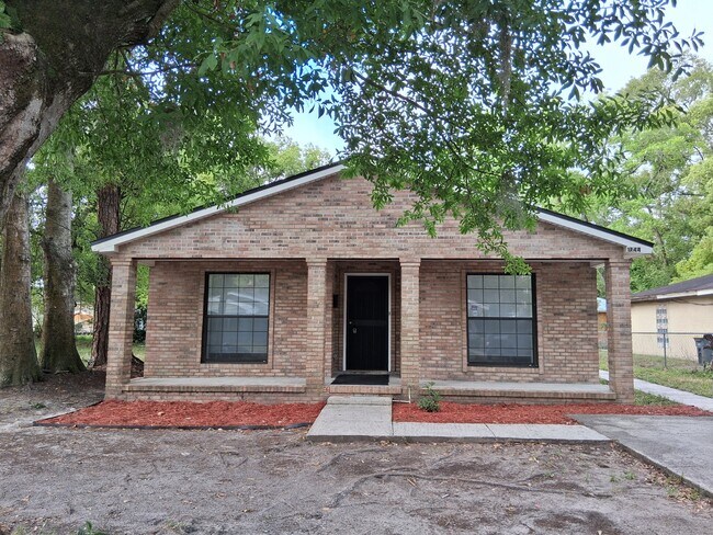 Building Photo - 1744 W 28th St