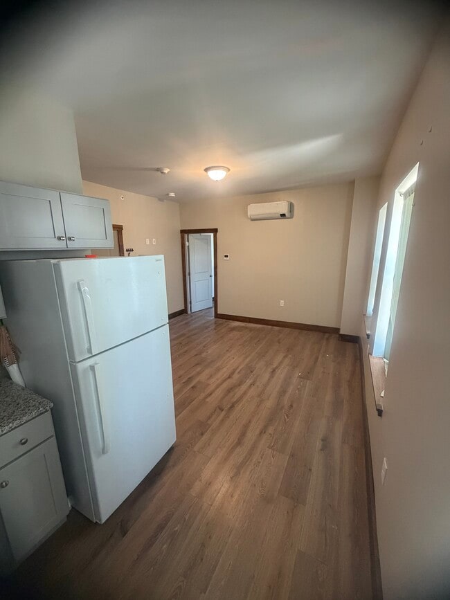 Photo - 219 Whitman St Unidad #6