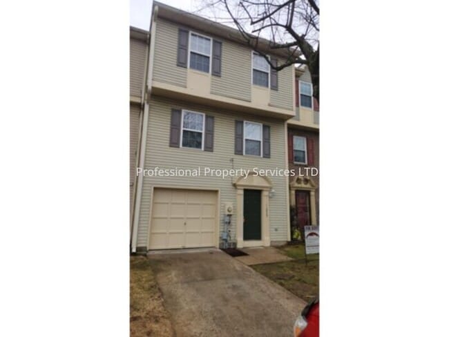 Building Photo - Beautiful 3 Level Garage Townhome Convenient Location!