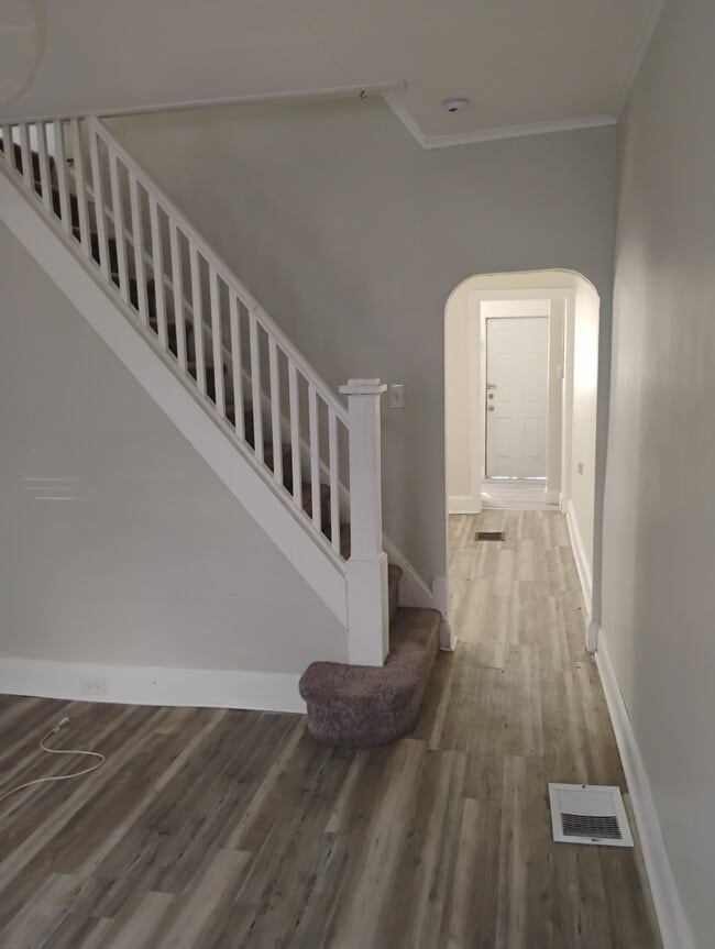 Building Photo - 2546 E Dauphin St