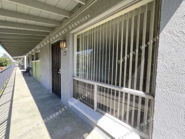 Photo - ONE BEDROOM UPSTAIRS CONDO WITH UTILITIES INCLUDED NEAR PIESTEWA PEAK Unidad 227