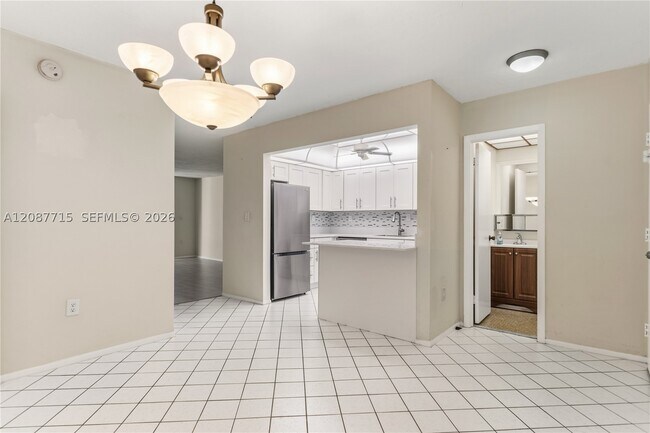 Building Photo - 7300 NW 17th St Unit 310