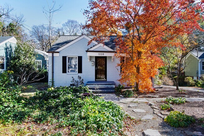 Building Photo - Charming Updated Bungalow in Raleigh’s Mordecai District!