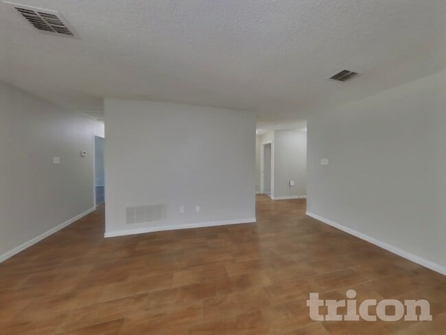 Photo - 1516 Warrington Way