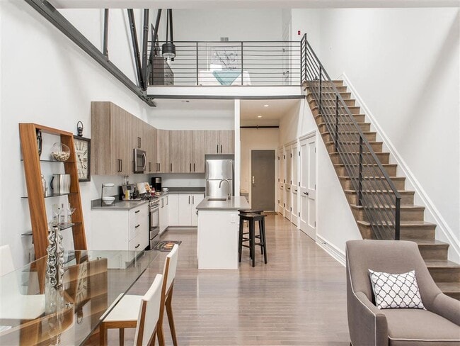 Photo - Metro on Crown