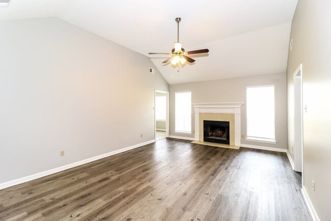 Photo - 6962 Lagrange Cir N