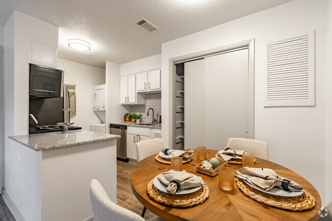 1BR, 1BA SF - 580SF - Kitchen - Brightwaters Apartments