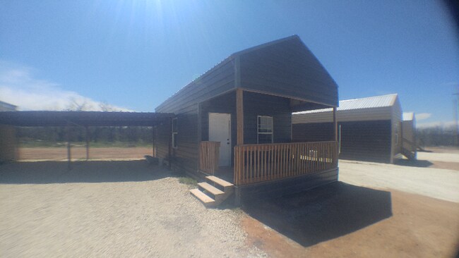 Photo - 2014 Family Ln.