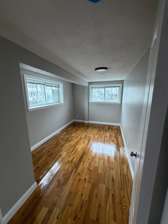 Photo - 23 Roughan St Unit 3