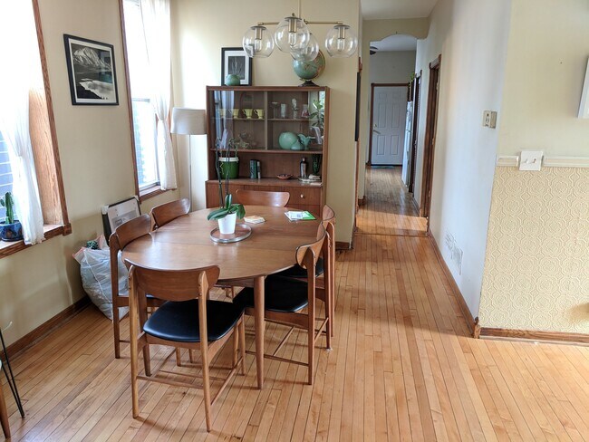 Photo - 1639 N Claremont Ave Unit Top Floor #3