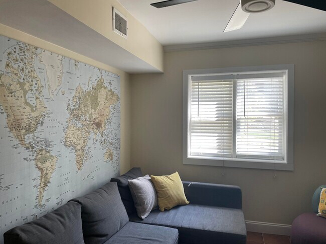 Photo - 2059 Desmond Dr