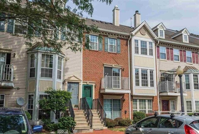 Building Photo - 45 Dogwood St Unit 13P