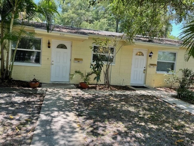 Building Photo - 323 13th Ave NE Unit 323