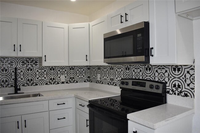 Photo - 900 NW 8th Ave Unidad 1