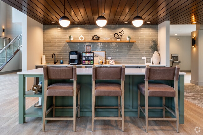 Cafe - Heights At Linden Square