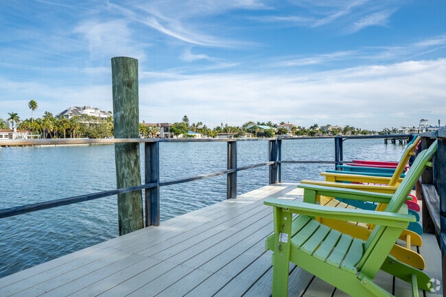 Private Dock - Sand Cove Apartment Homes