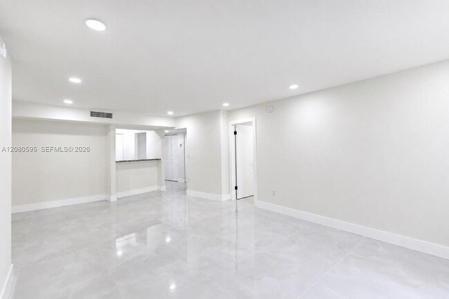 4205 N University Dr Unit 206