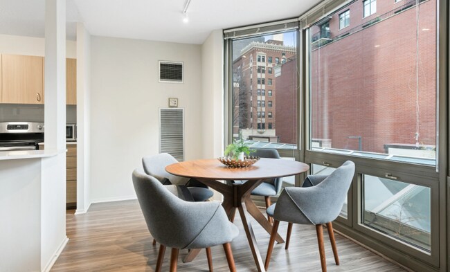 Photo - 1122 N Clark St