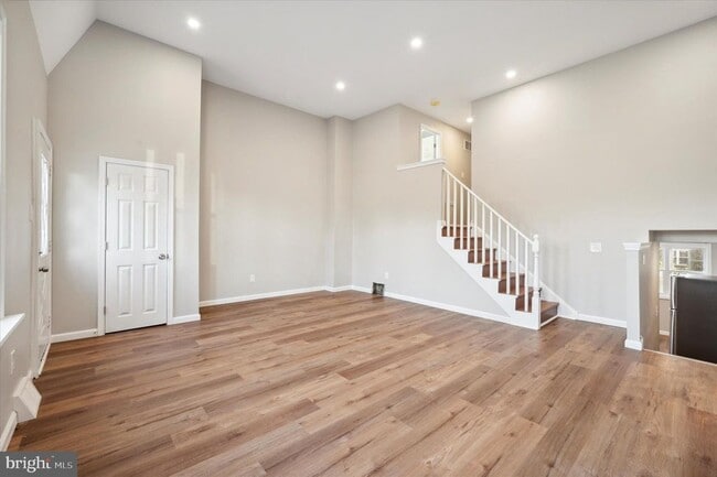 Photo - 137 E Laughead Ave