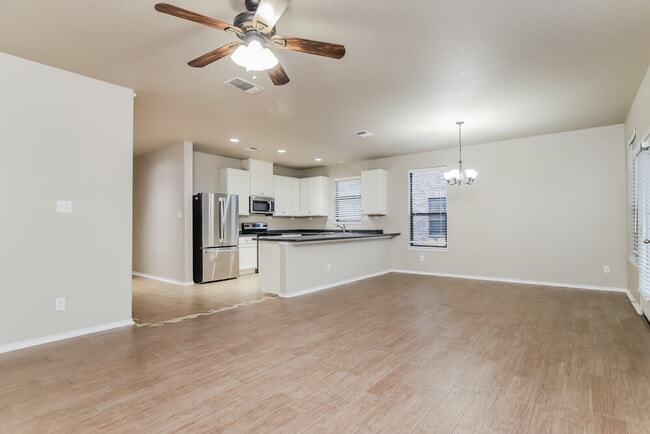 Photo - 20638 Creek River