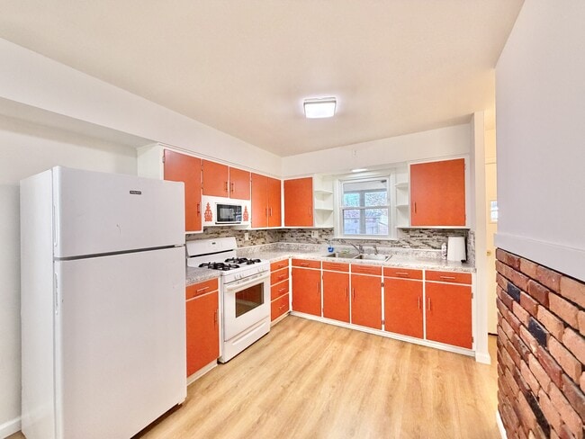 Photo - 1616 Dewey Ave