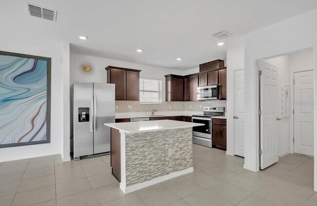 Photo - 1140 Sugarwood St